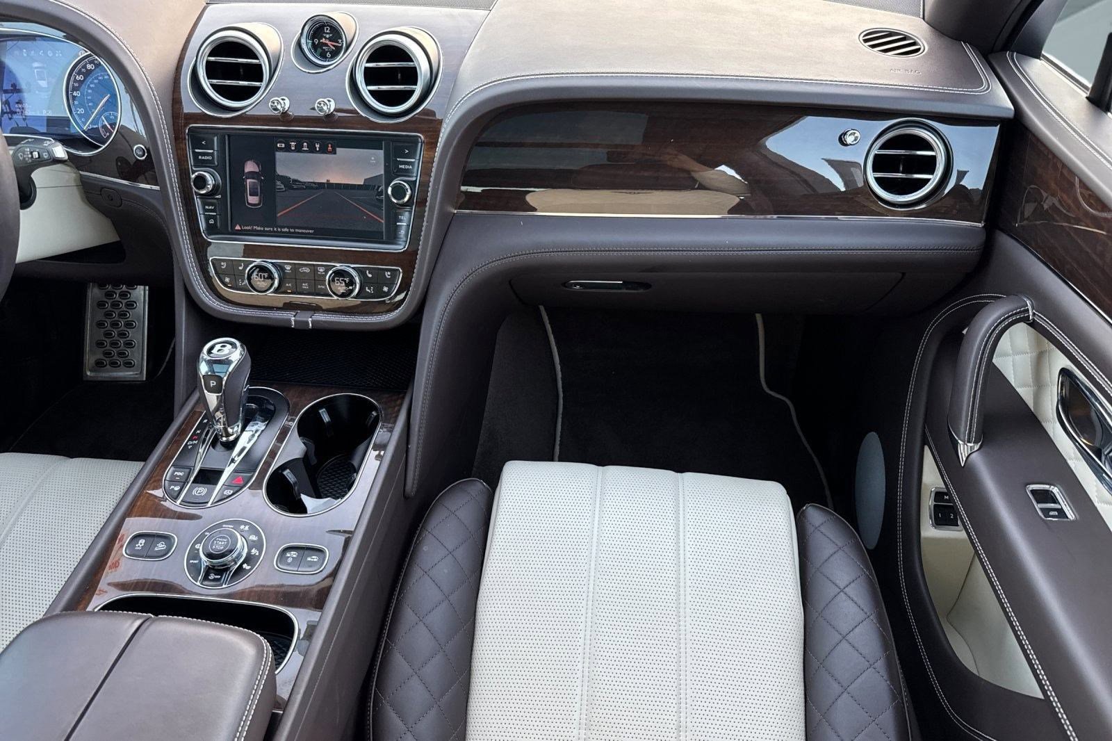 Used 2018 Bentley Bentayga image 30
