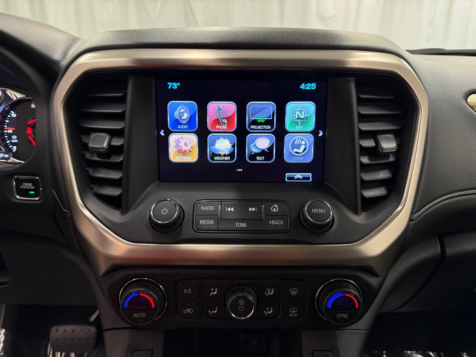 Used 2018 GMC Acadia Denali w/ Technology Package FWD image 14