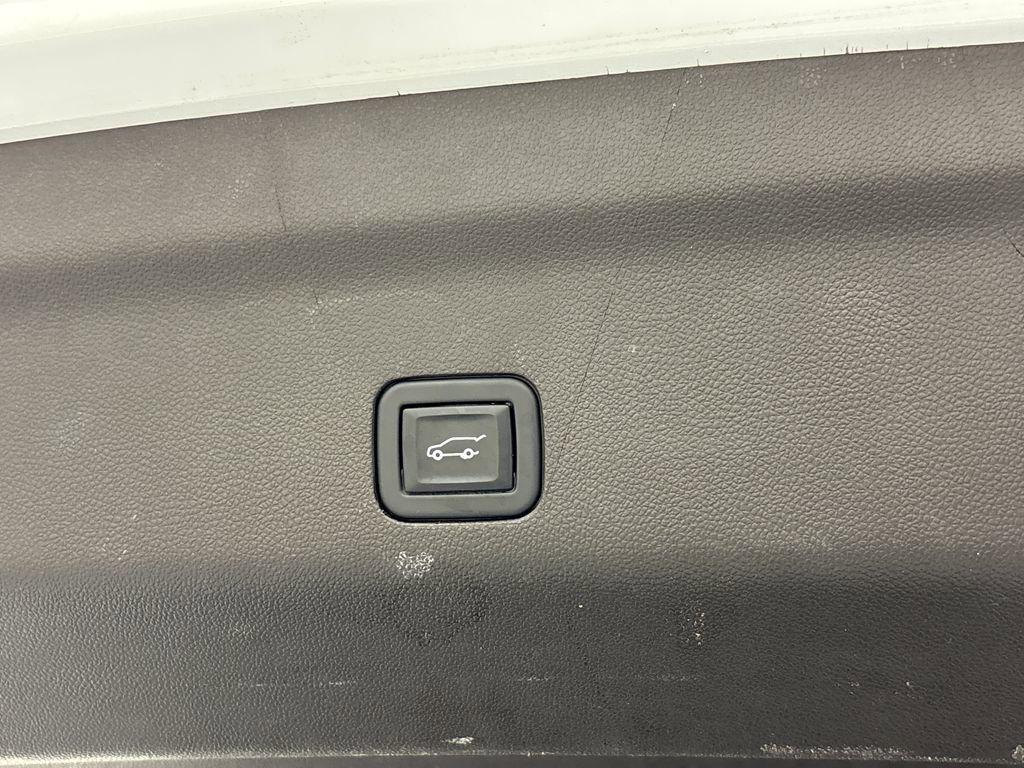 Used 2023 GMC Yukon SLT image 33