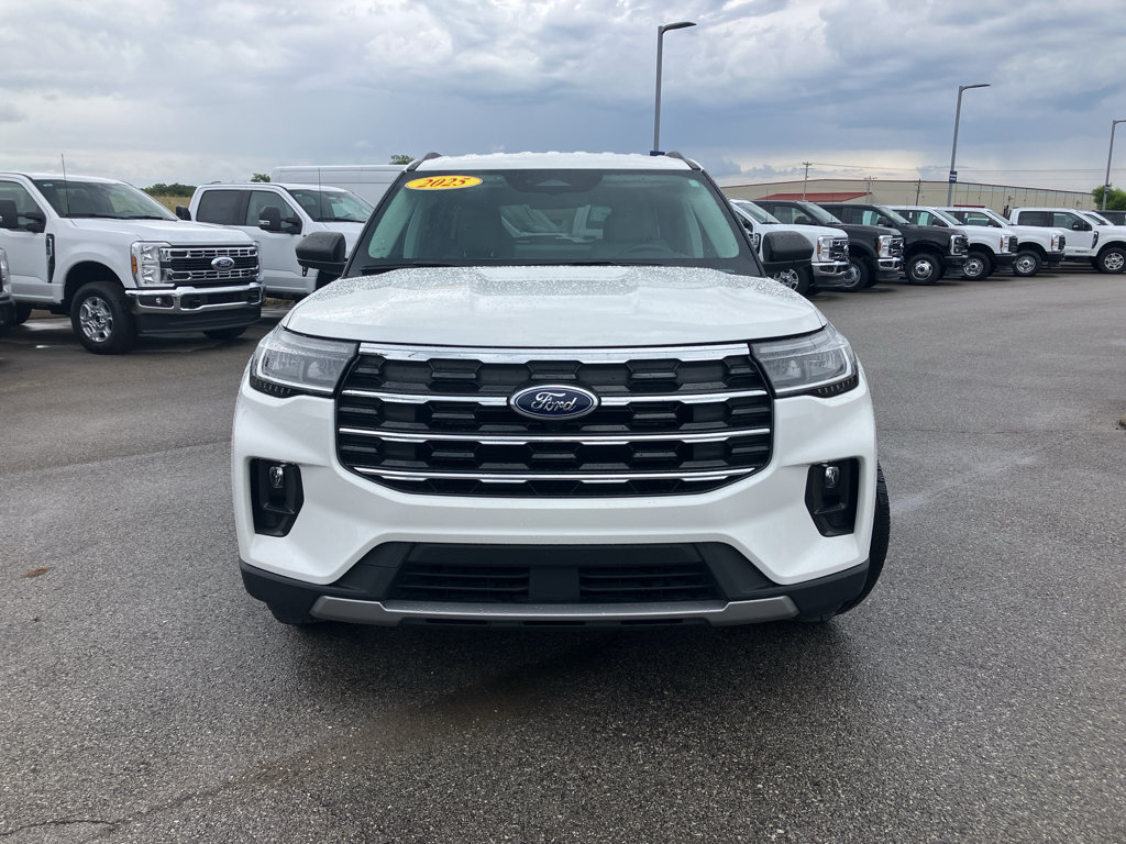 Certified 2025 Ford Explorer Active w/ Active Comfort Package RWD image 2