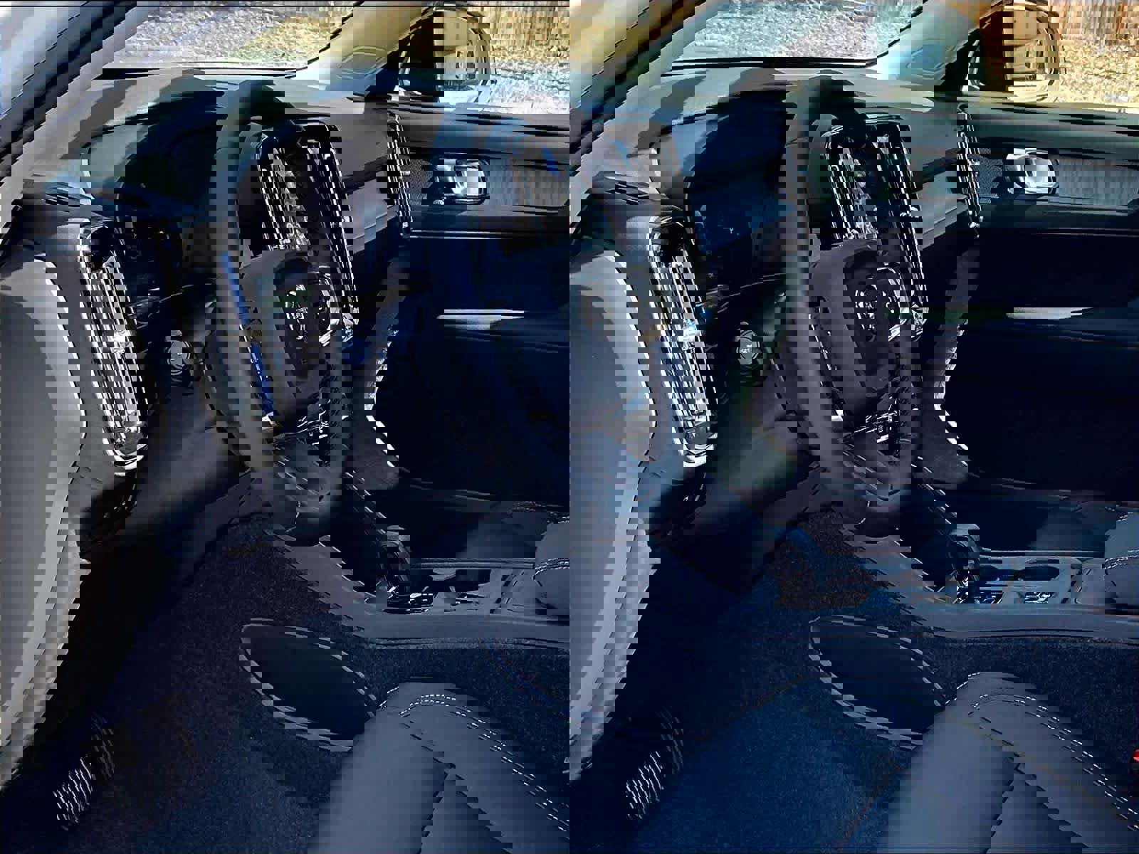 New 2026 Volvo XC40 B5 Core w/ Climate Package image 8