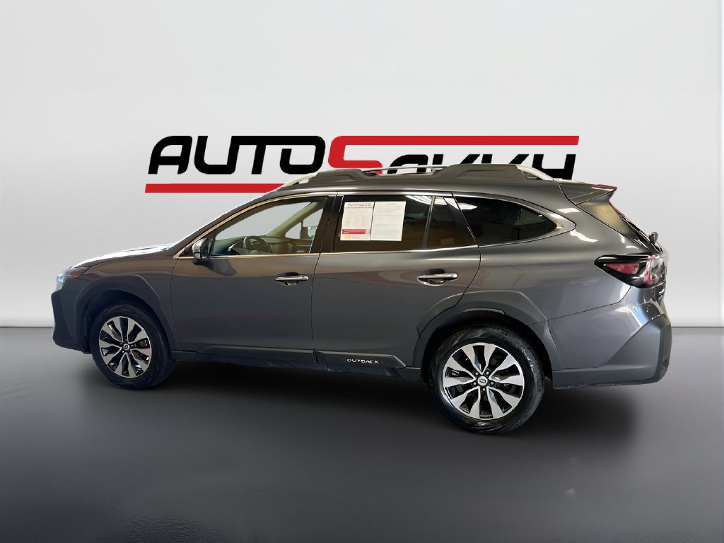 Used 2023 Subaru Outback Touring AWD/4WD image 4