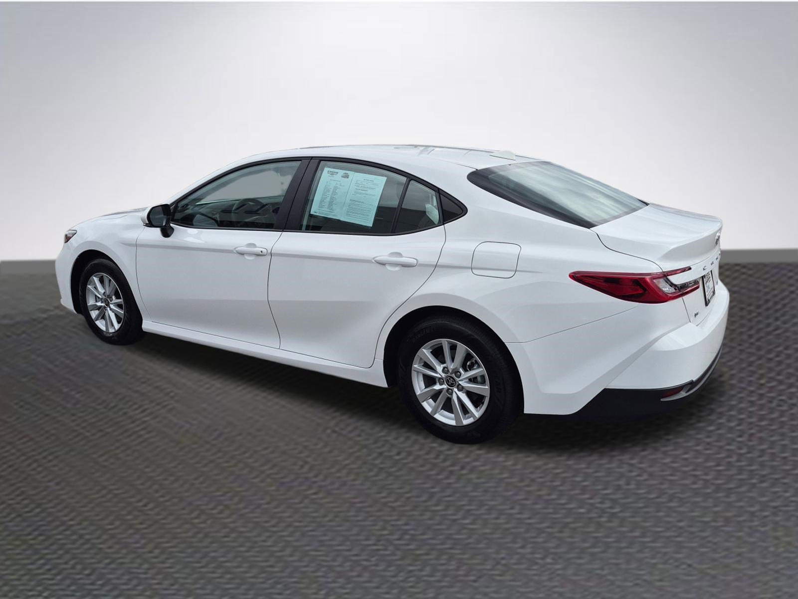 Used 2026 Toyota Camry LE image 5