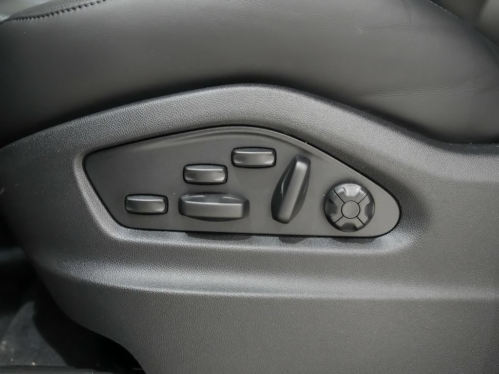 New 2026 Porsche Cayenne Coupe AWD/4WD image 24