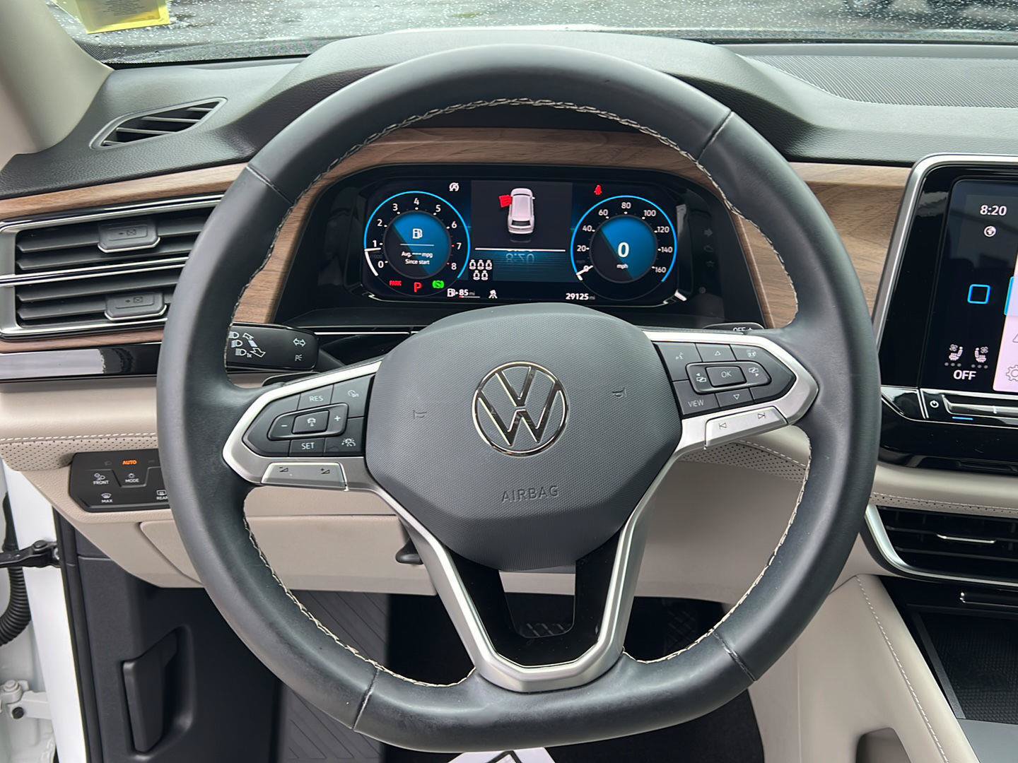 Used 2024 Volkswagen Atlas SE AWD/4WD image 8