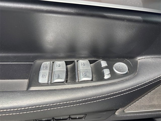 Used 2020 BMW 750i xDrive w/ M Sport Package image 25