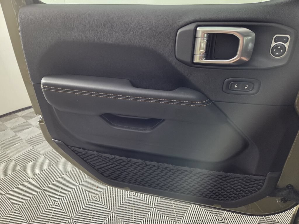 New 2026 Jeep Gladiator Sport AWD/4WD image 18