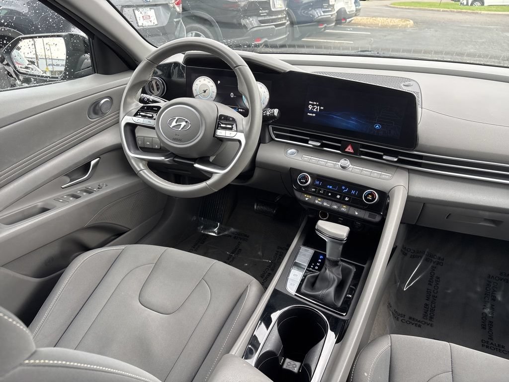 Used 2023 Hyundai Elantra SEL w/ Convenience Package FWD image 14