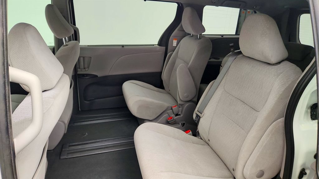 Used 2020 Toyota Sienna LE FWD image 20