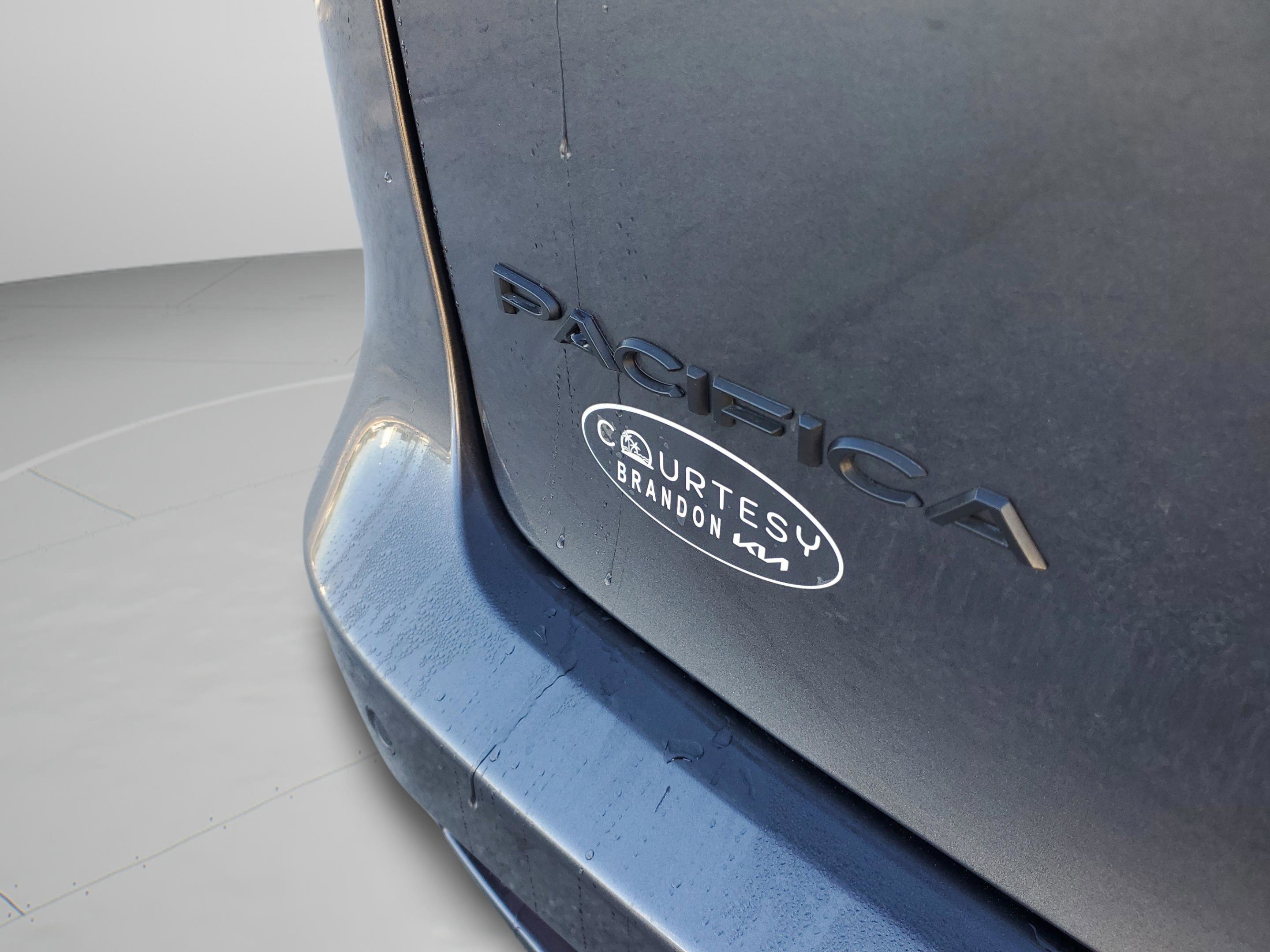 Used 2022 Volkswagen Atlas Cross Sport SE image 7