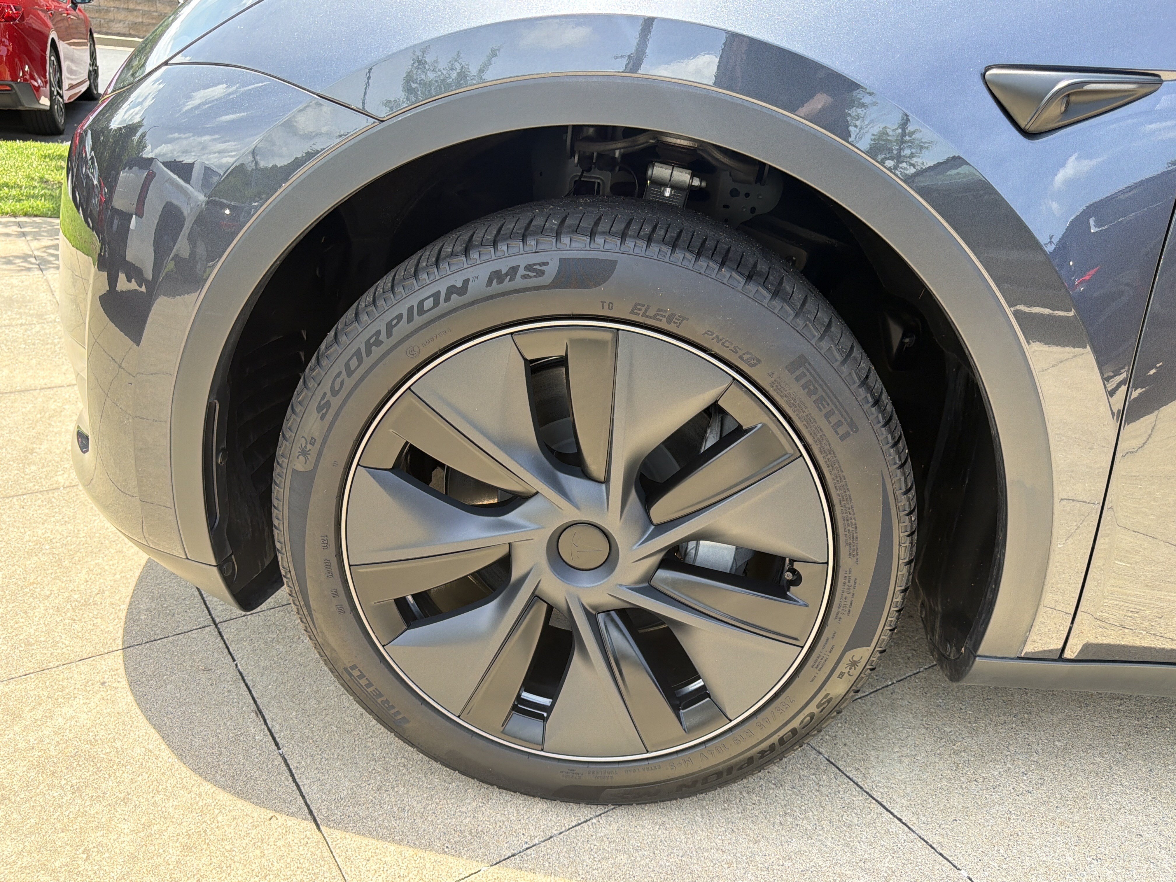 Used 2025 Tesla Model Y Long Range RWD image 11