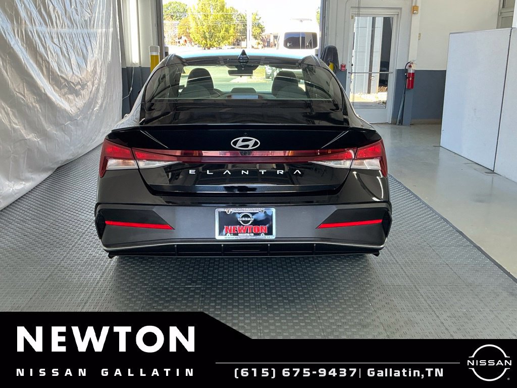 Used 2025 Hyundai Elantra Sport FWD image 5