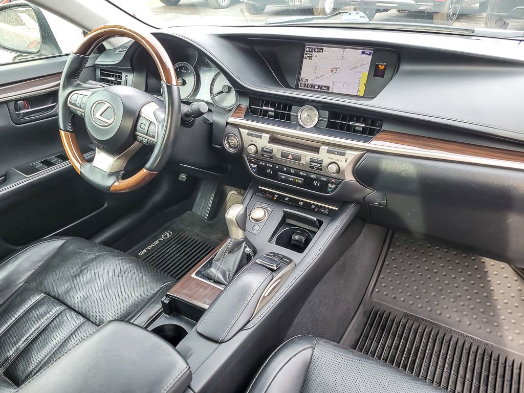 Used 2016 Lexus ES 350 w/ Luxury Package w/Wood Trim image 22