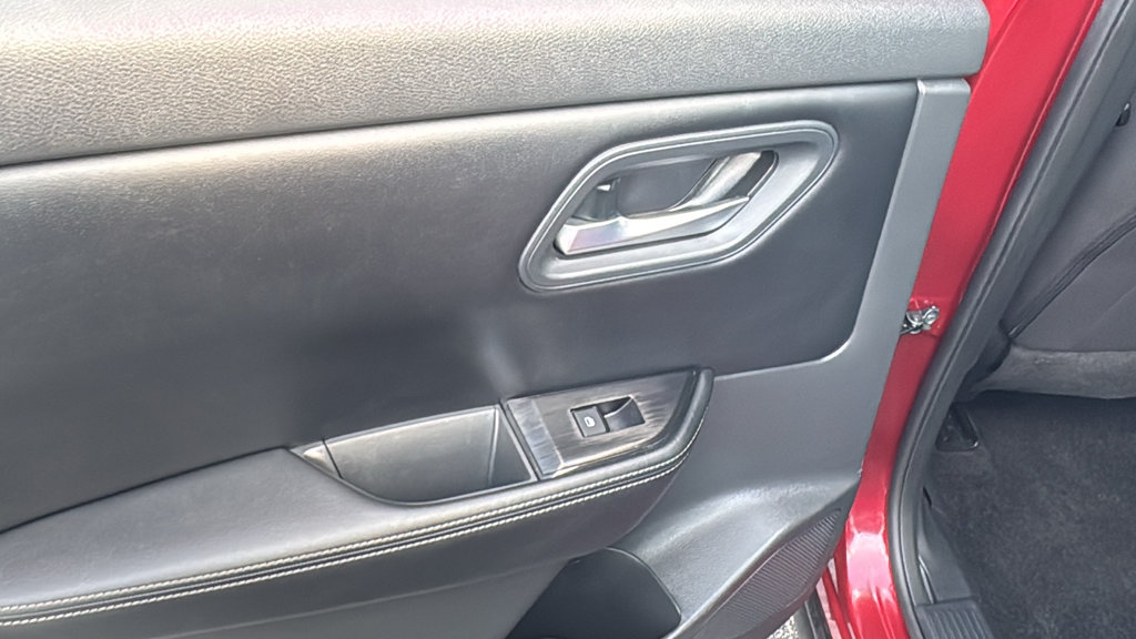 Used 2025 Nissan Rogue SV AWD/4WD image 26