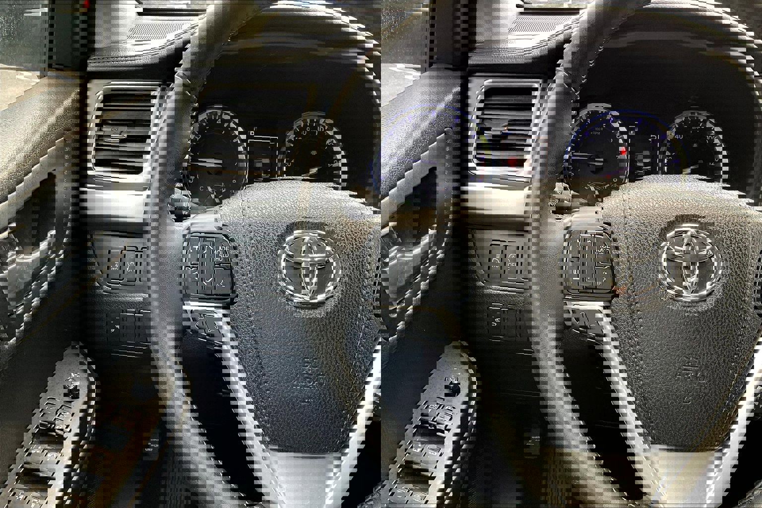 Used 2018 Toyota Highlander XLE image 11