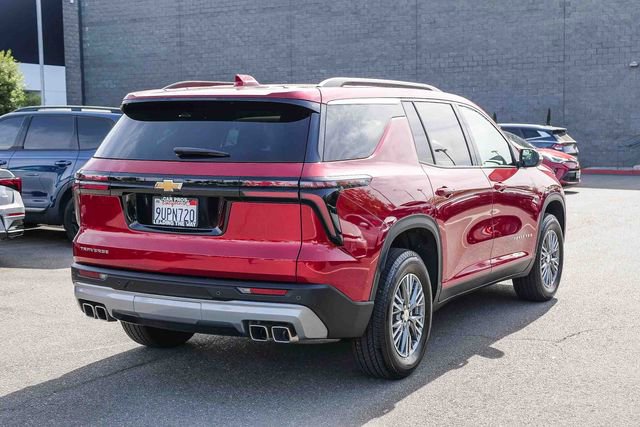 Used 2025 Chevrolet Traverse LT image 7