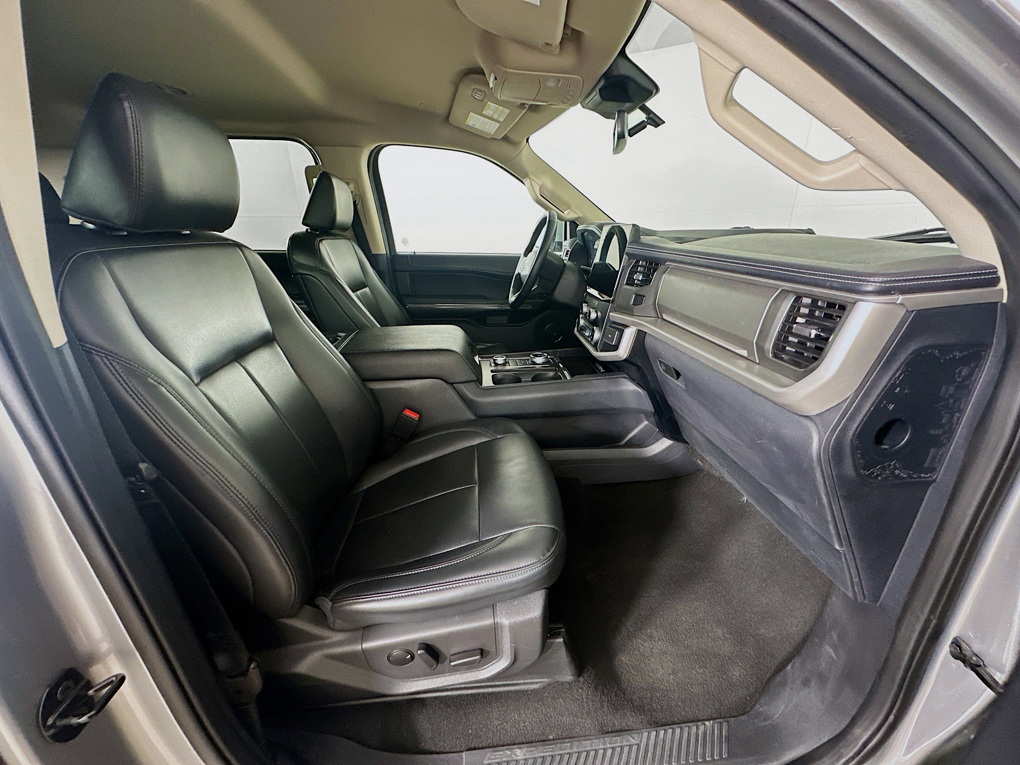 Used 2024 Ford Expedition XLT image 33