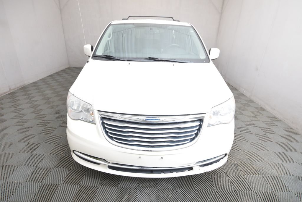 Used 2012 Chrysler Town & Country Touring image 2