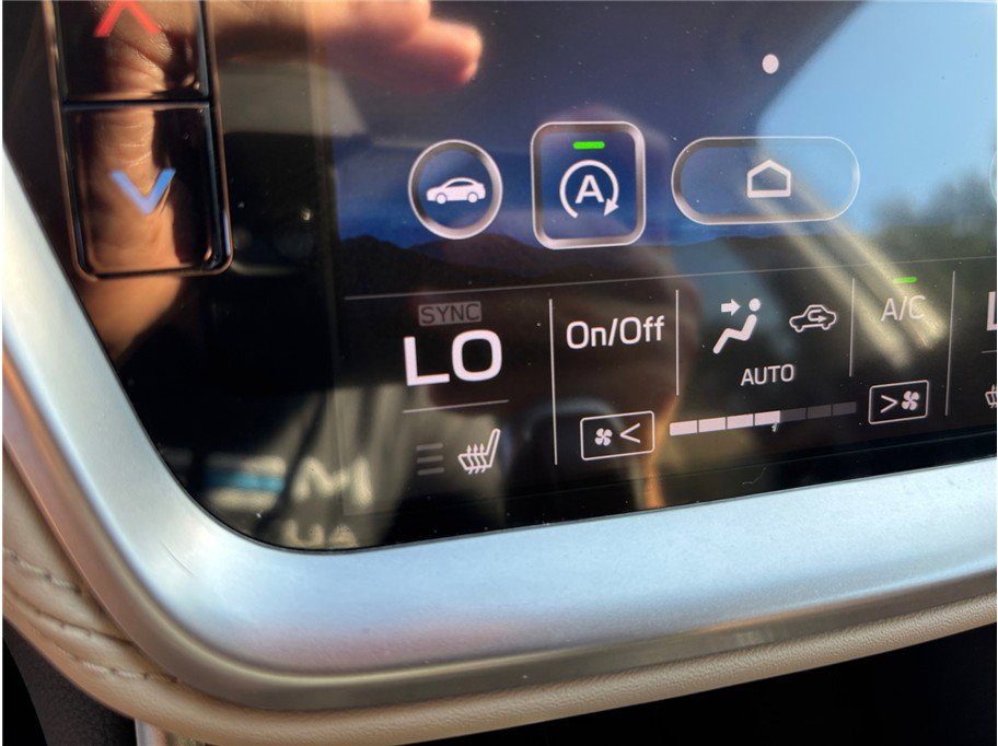 Used 2020 Subaru Outback Premium image 28