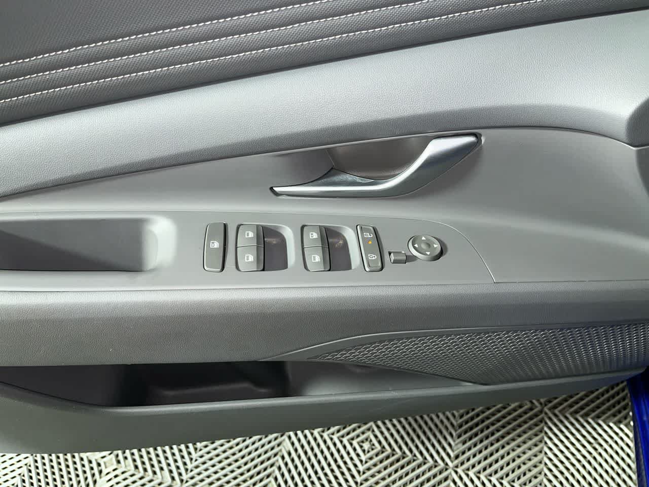 Used 2025 Hyundai Elantra SEL FWD image 13