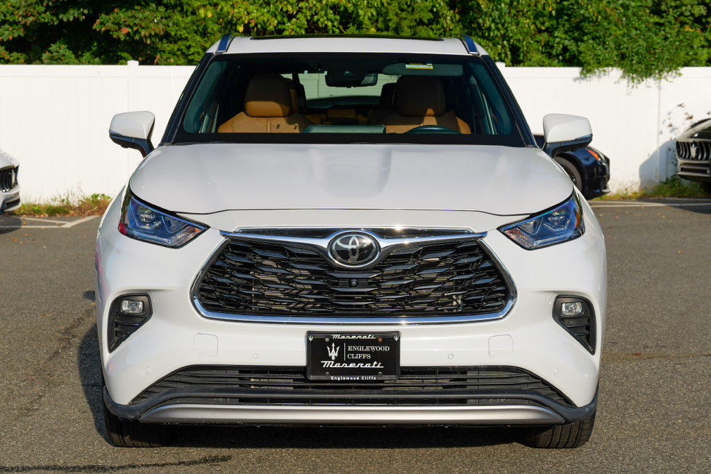 Used 2024 Toyota Highlander Platinum AWD/4WD image 2