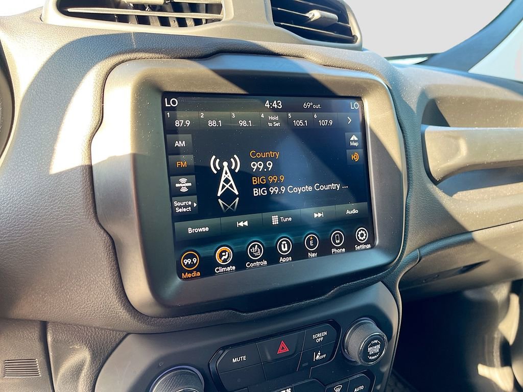 Used 2023 Jeep Renegade Latitude w/ Premium Group image 15