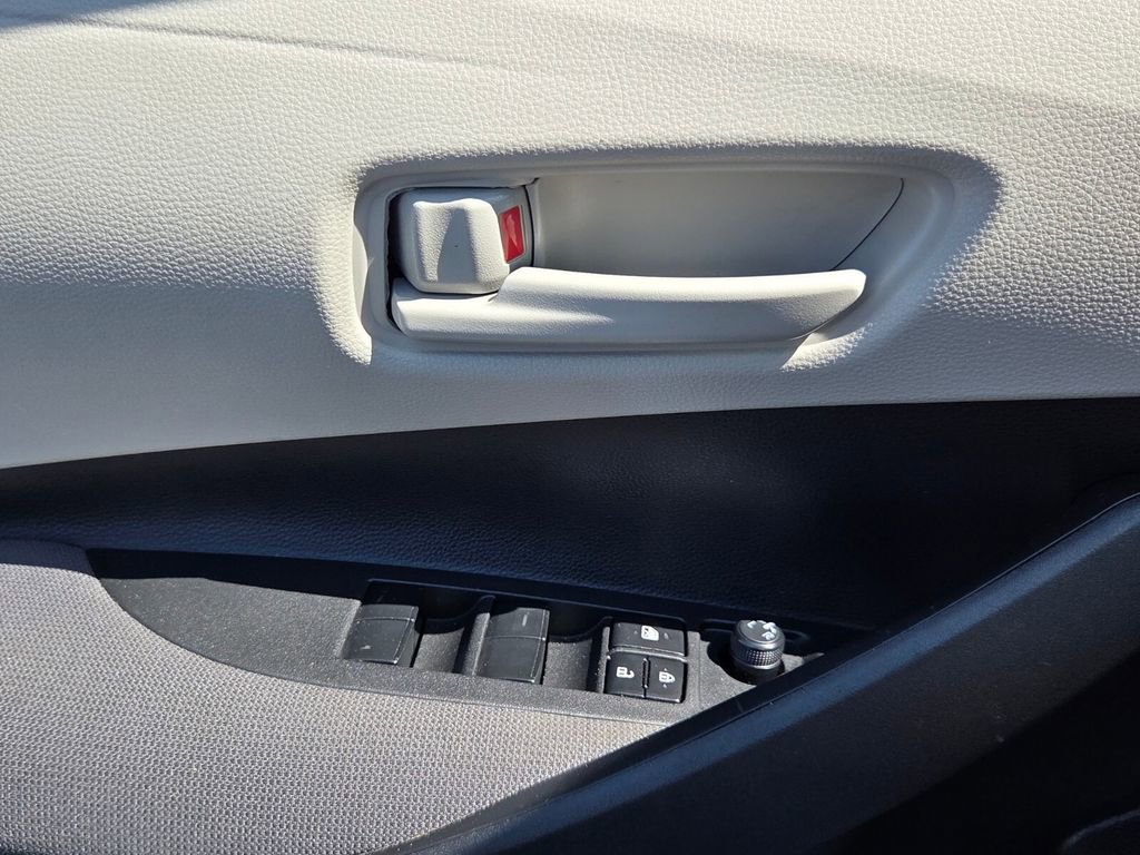 Certified 2025 Toyota Corolla LE image 26