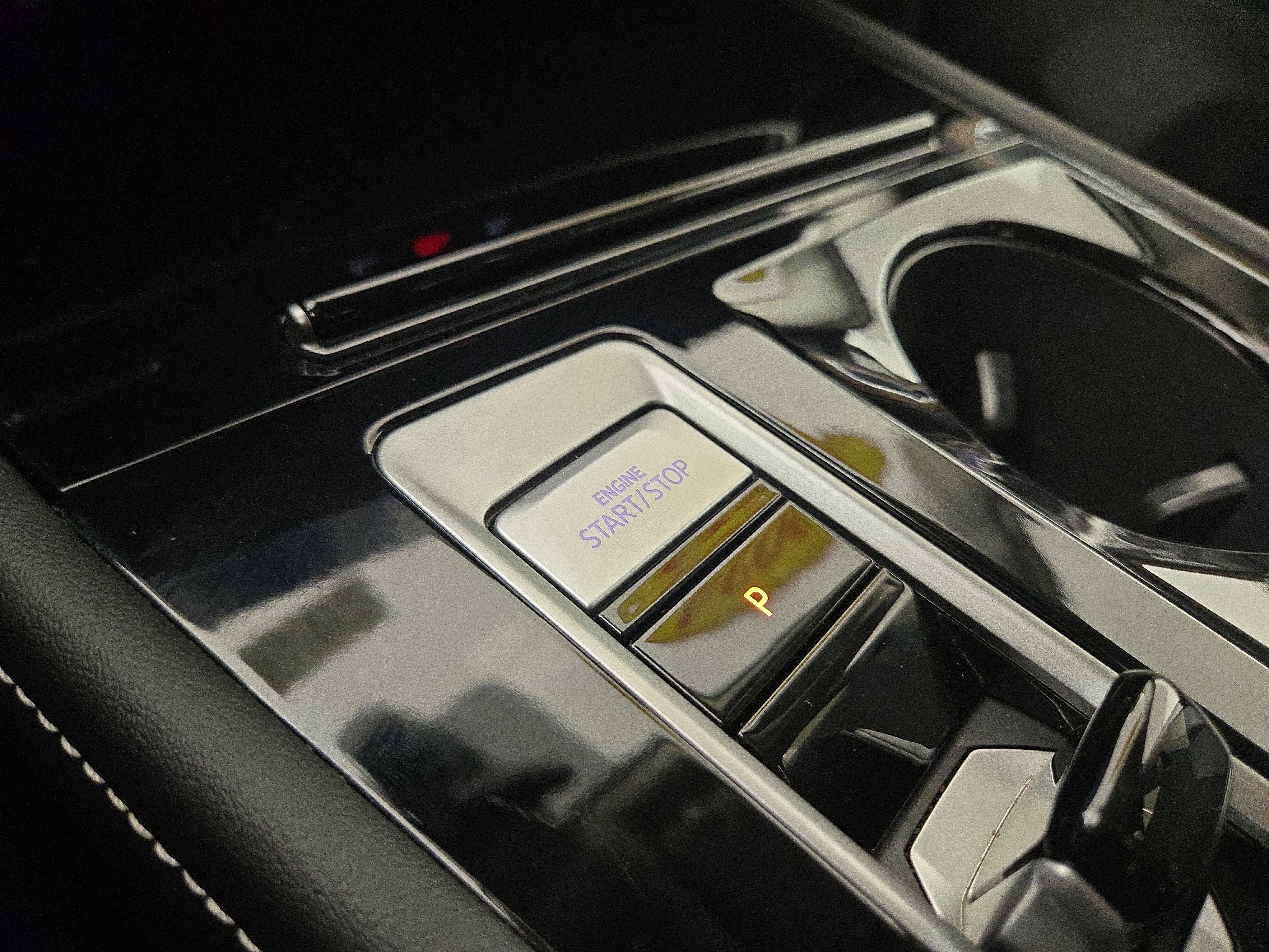 Used 2024 Volkswagen Atlas SE image 25