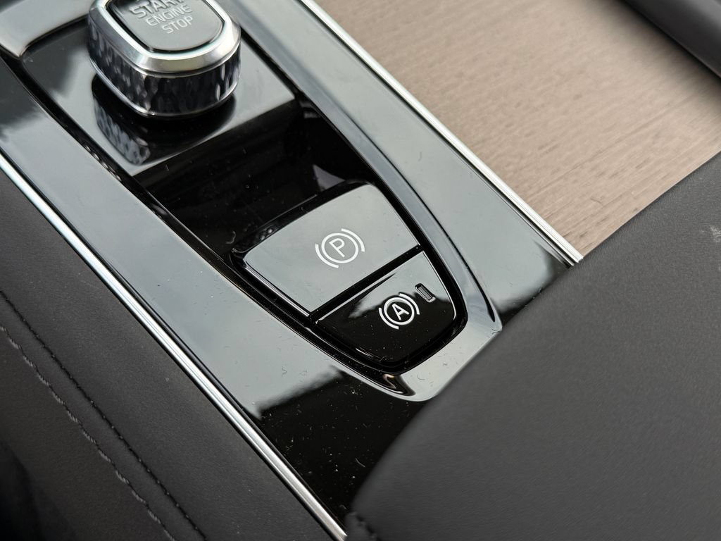 New 2026 Volvo XC90 T8 Plus AWD/4WD image 34