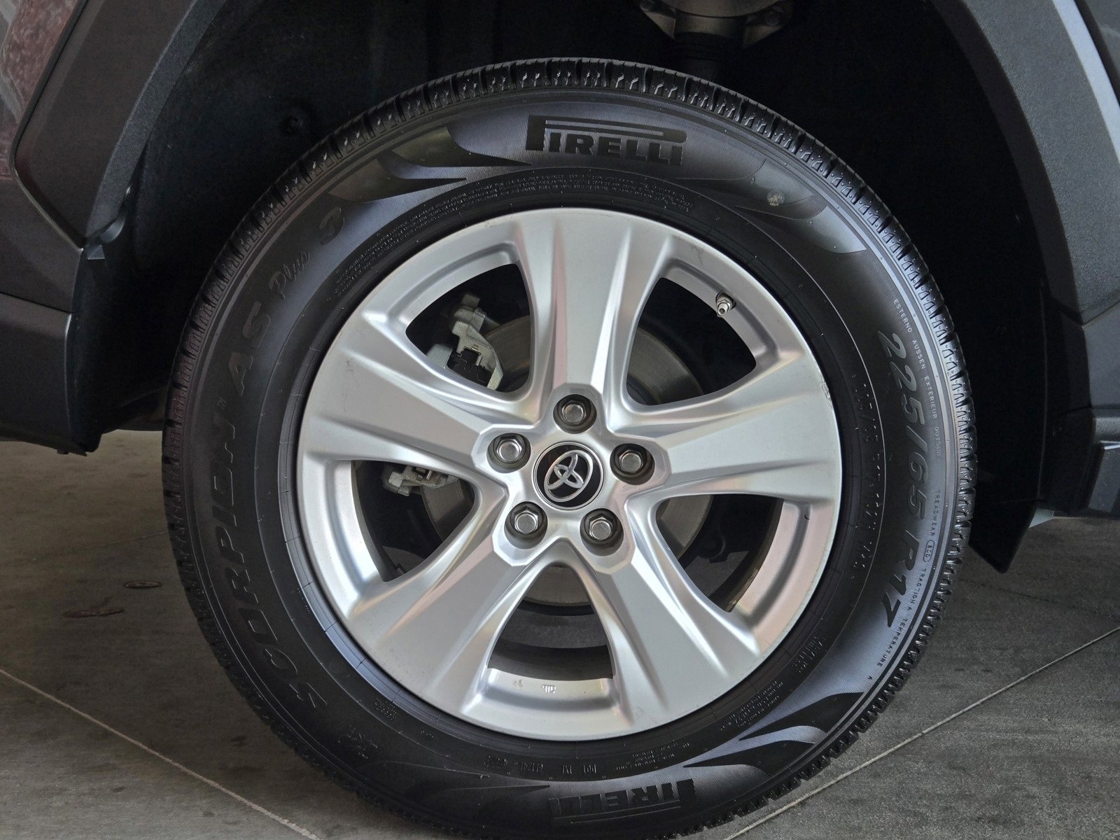 Used 2021 Toyota RAV4 LE image 5