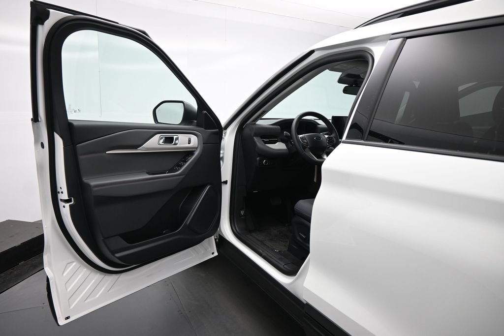 New 2026 Ford Explorer Active w/ Active Comfort Package RWD image 8