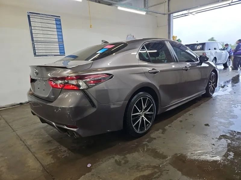 Used 2022 Toyota Camry SE w/ Cold Weather Package FWD image 3