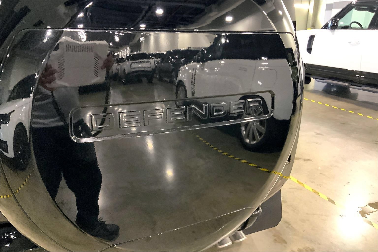 Certified 2025 Land Rover Defender 110 X-Dynamic SE AWD/4WD image 31
