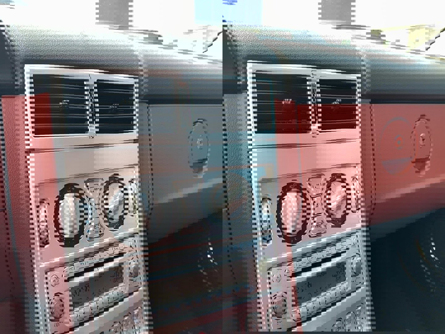 Used 2005 Chrysler Crossfire Limited image 17