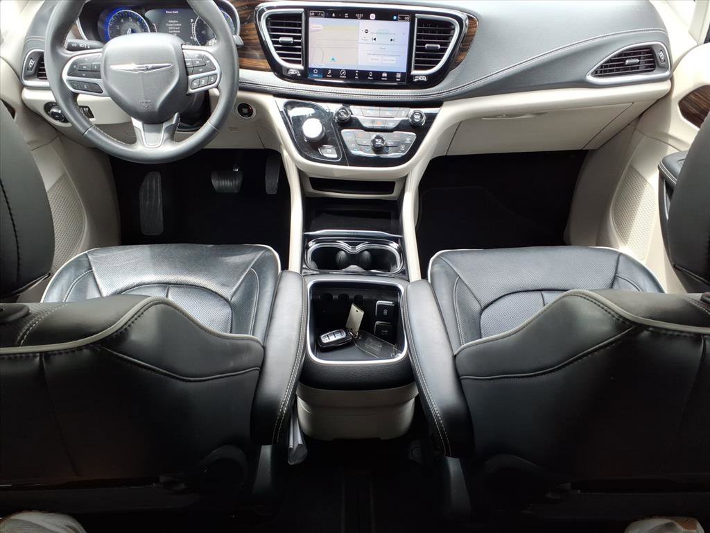 Used 2023 Chrysler Pacifica Limited image 17