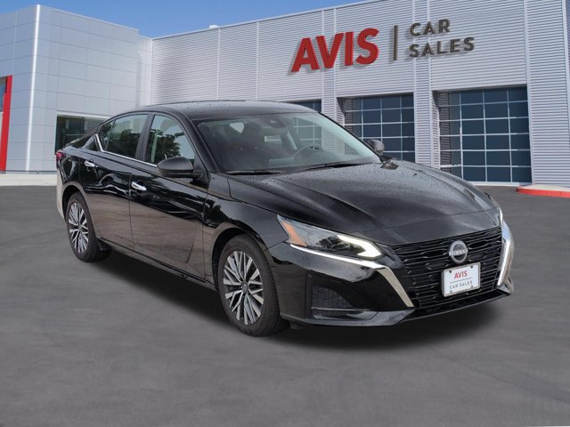 Used 2025 Nissan Altima 2.5 SV FWD image 3