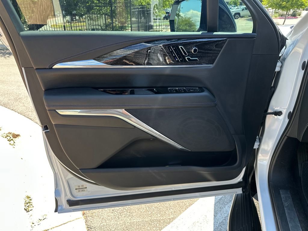 Used 2026 Cadillac Escalade IQL Luxury AWD/4WD image 19
