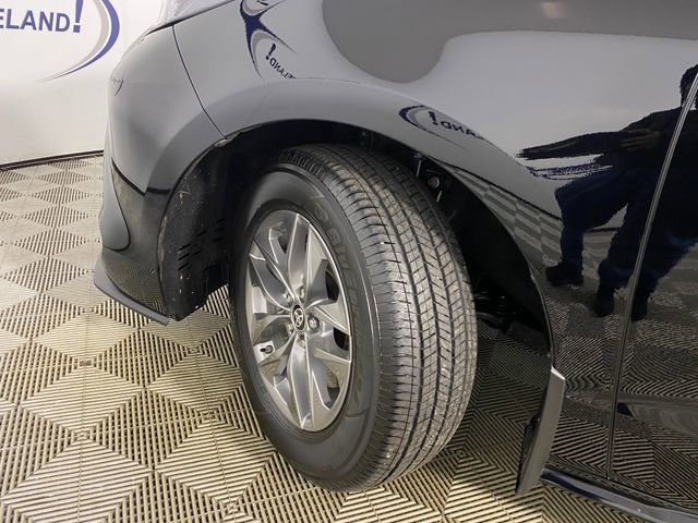 Used 2025 Toyota Sienna XLE AWD/4WD image 26