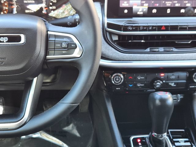 Used 2023 Jeep Compass Latitude AWD/4WD image 27
