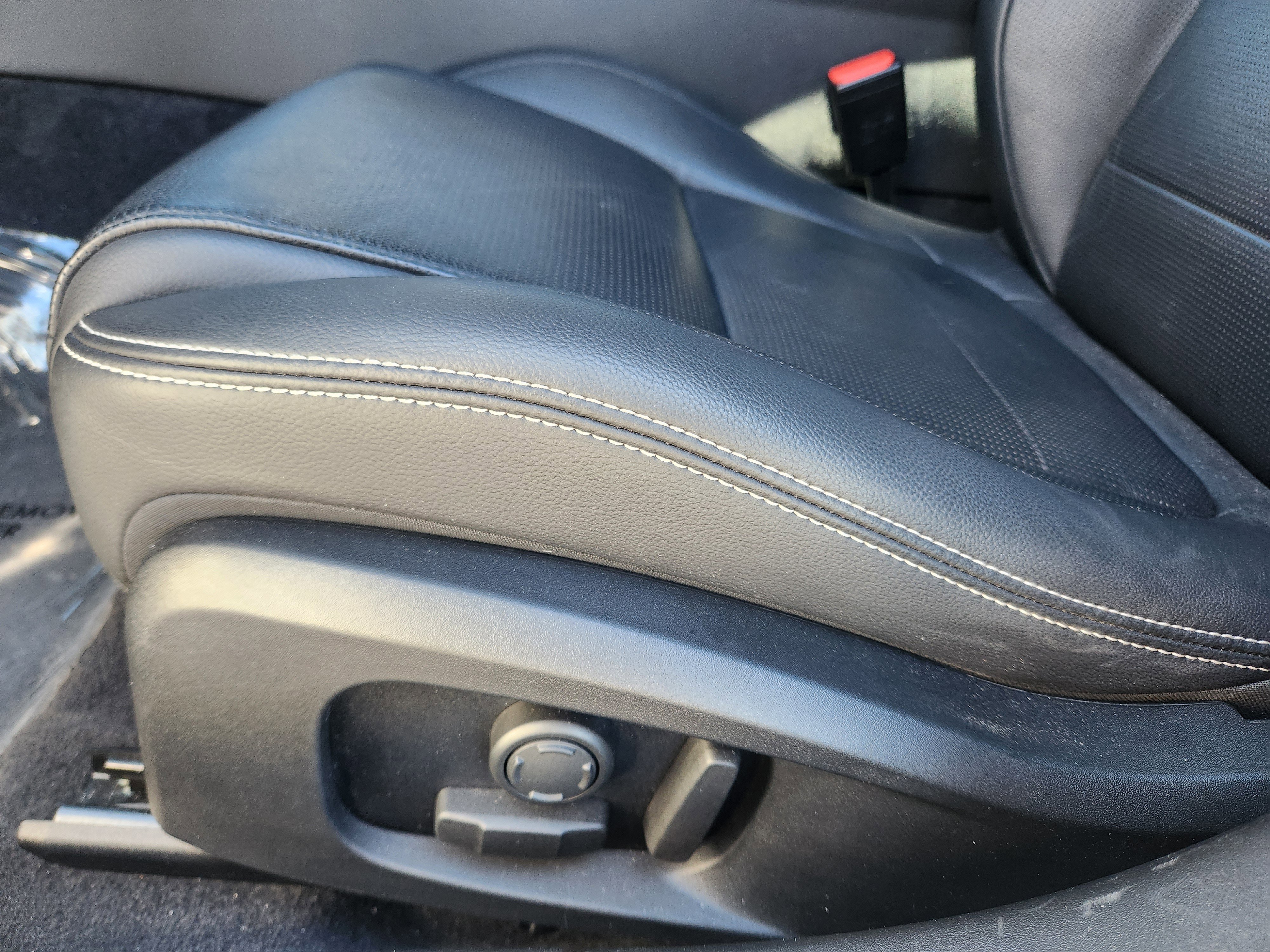 Certified 2024 Jaguar XF R-Dynamic SE image 12