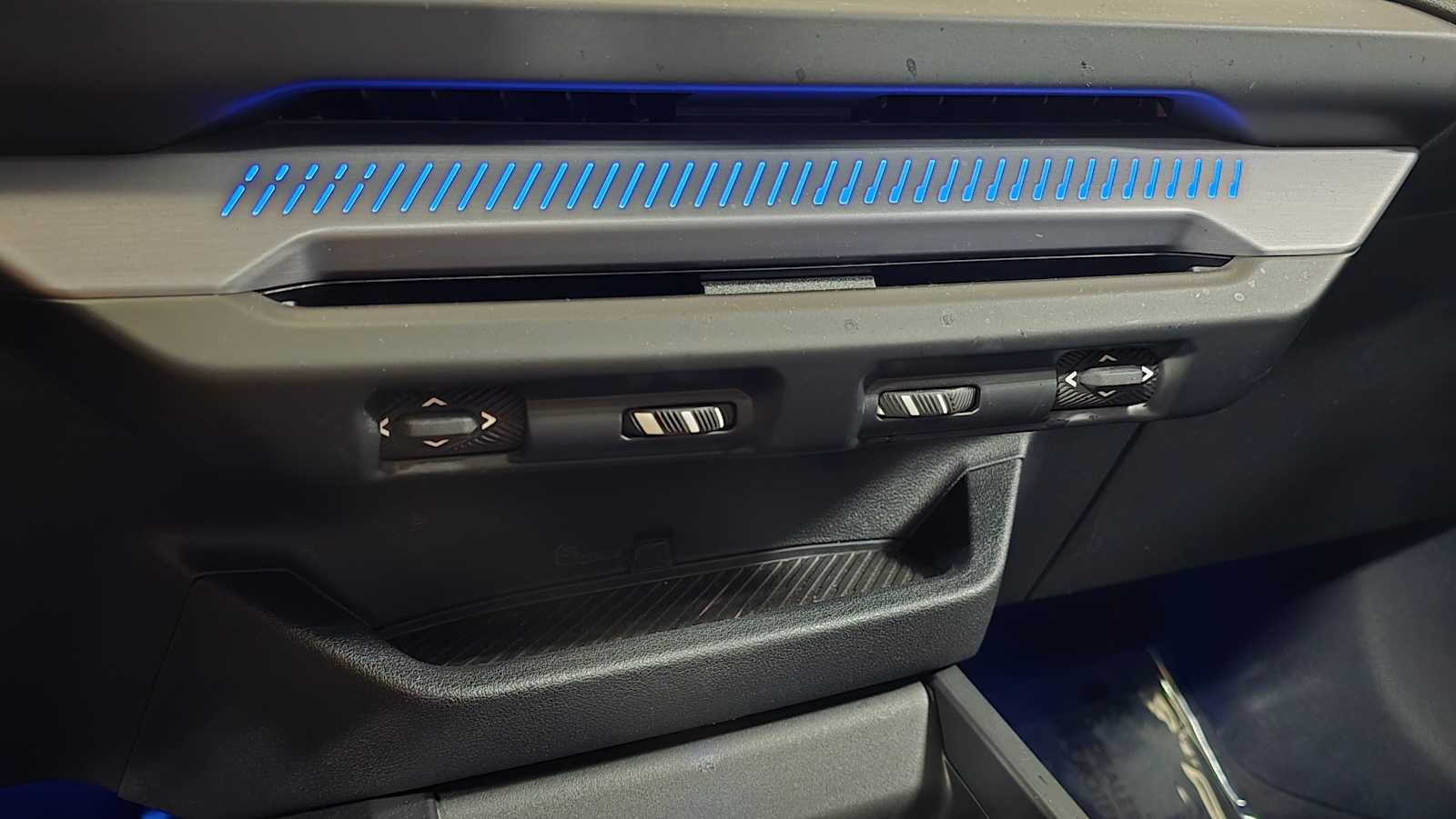 Used 2025 BMW 228i xDrive AWD/4WD image 32