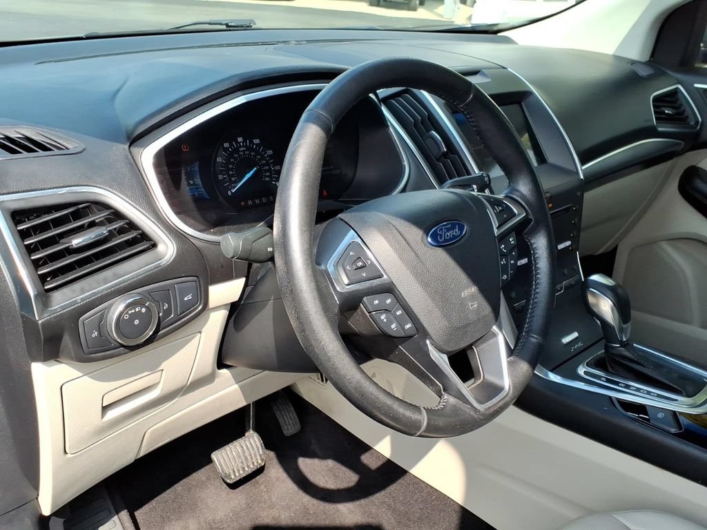 Used 2016 Ford Edge Titanium FWD image 18