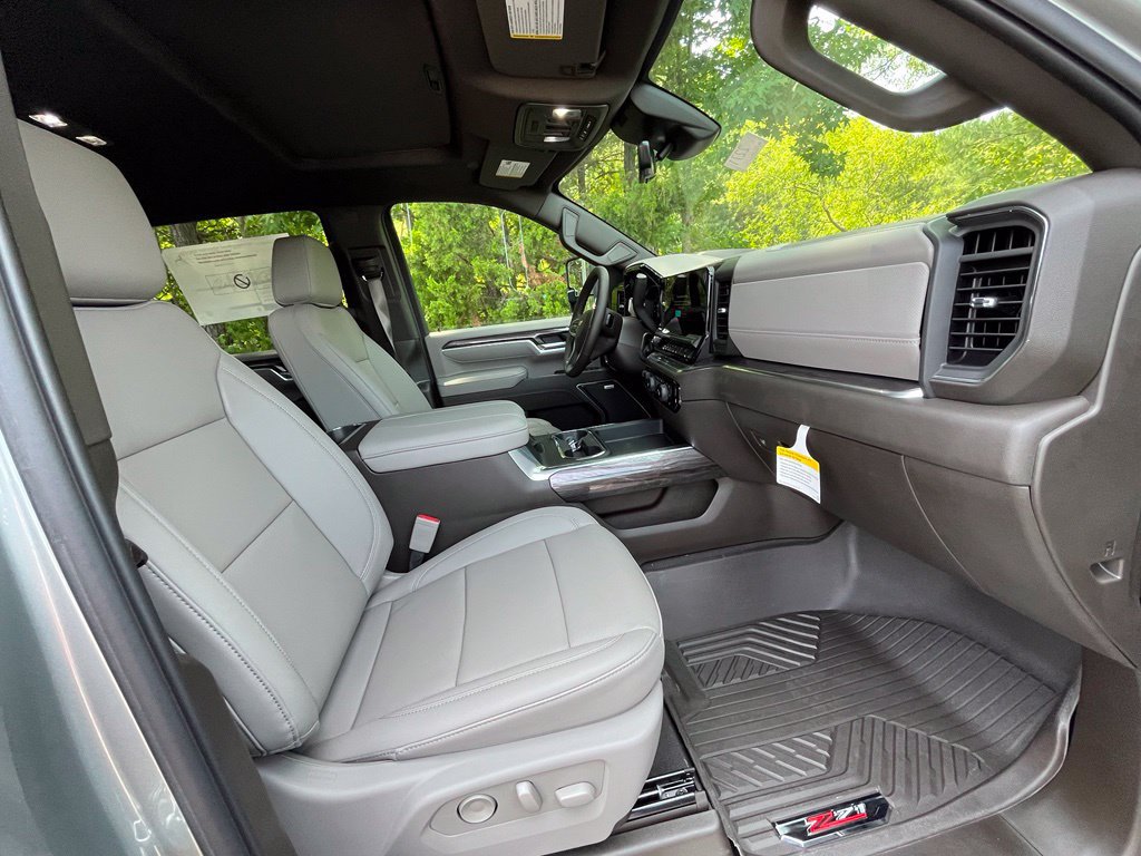 New 2026 Chevrolet Silverado 3500 LTZ w/ LTZ Premium Package AWD/4WD image 18
