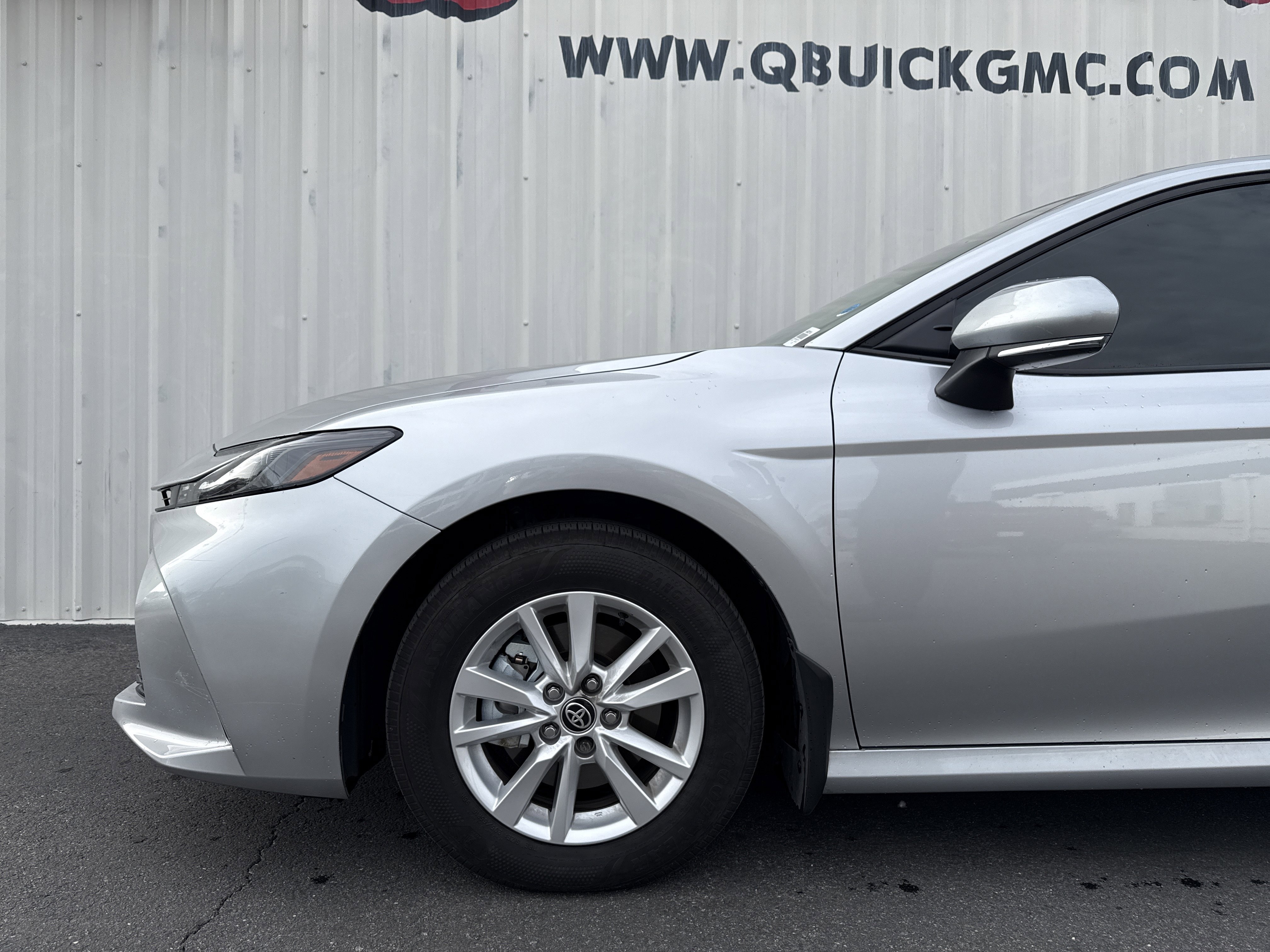 Used 2025 Toyota Camry LE image 4