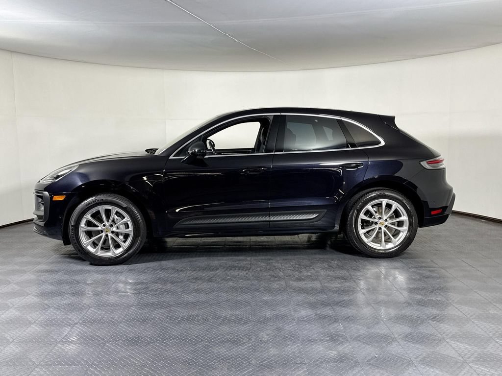 Certified 2024 Porsche Macan AWD/4WD image 2