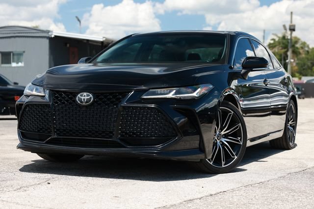 Used 2019 Toyota Avalon Touring FWD image 1