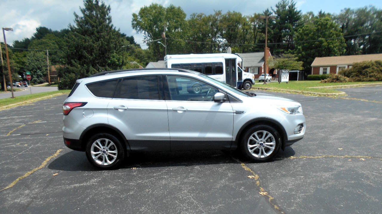 Used 2018 Ford Escape SE w/ SE Sync 3 Package FWD image 5