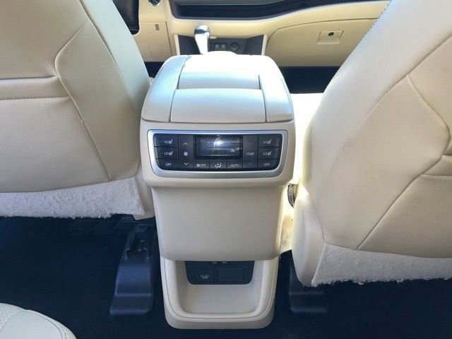 Used 2017 Toyota Highlander Limited Platinum image 24