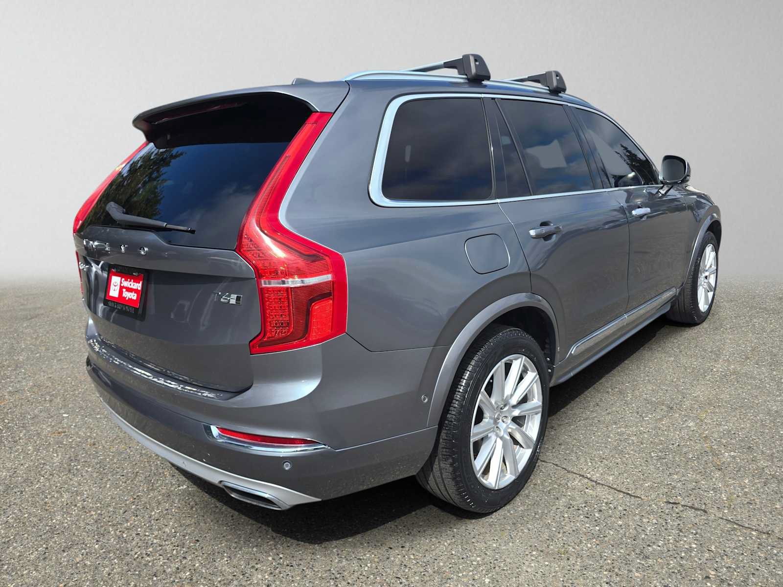 Used 2016 Volvo XC90 T6 Inscription w/ Vision Package AWD/4WD image 3