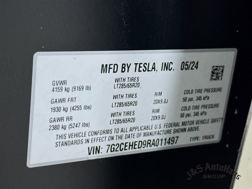 Used 2024 Tesla Cybertruck AWD Crew Cab image 38